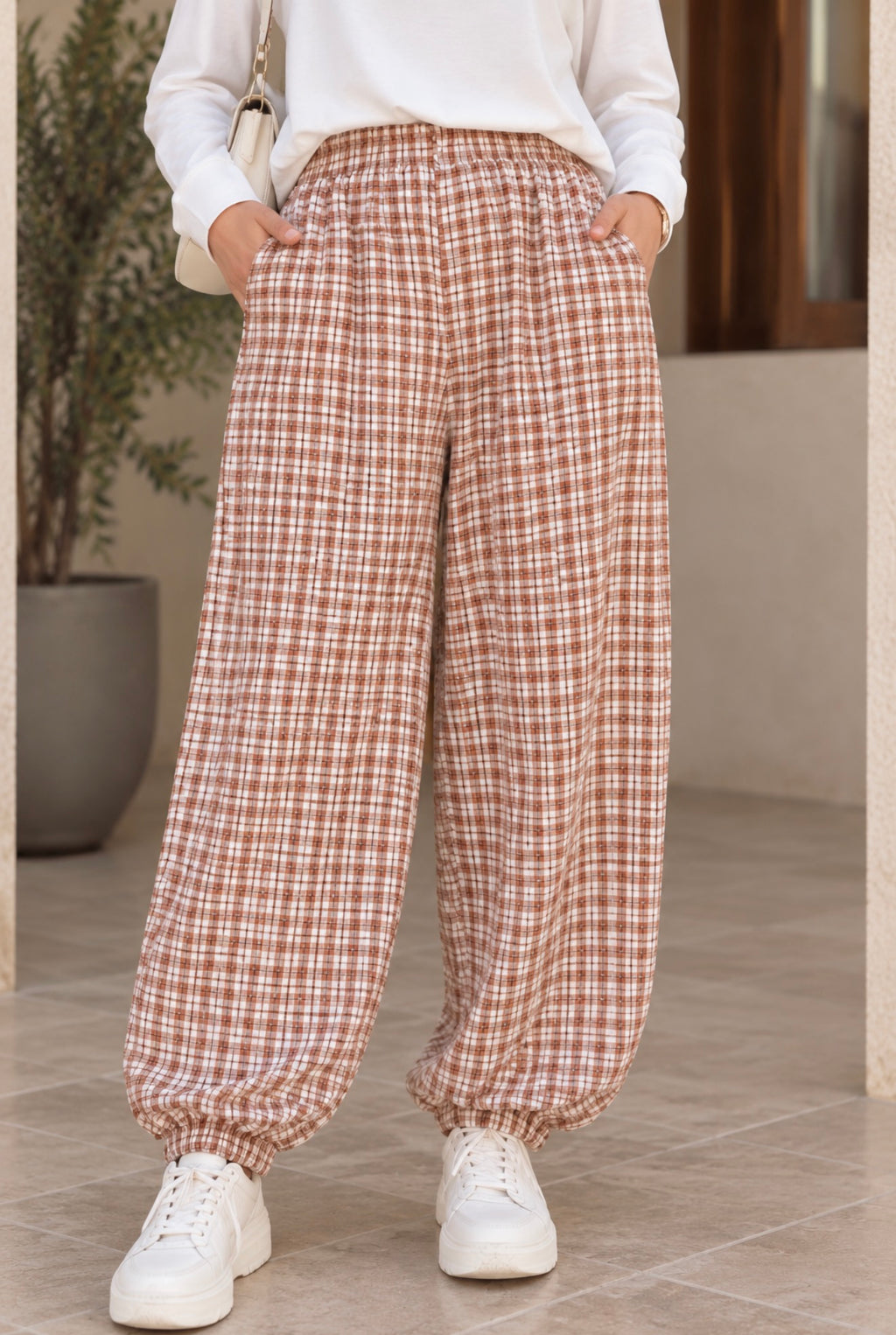 Plaid Elastic-Waist Balloon Pants