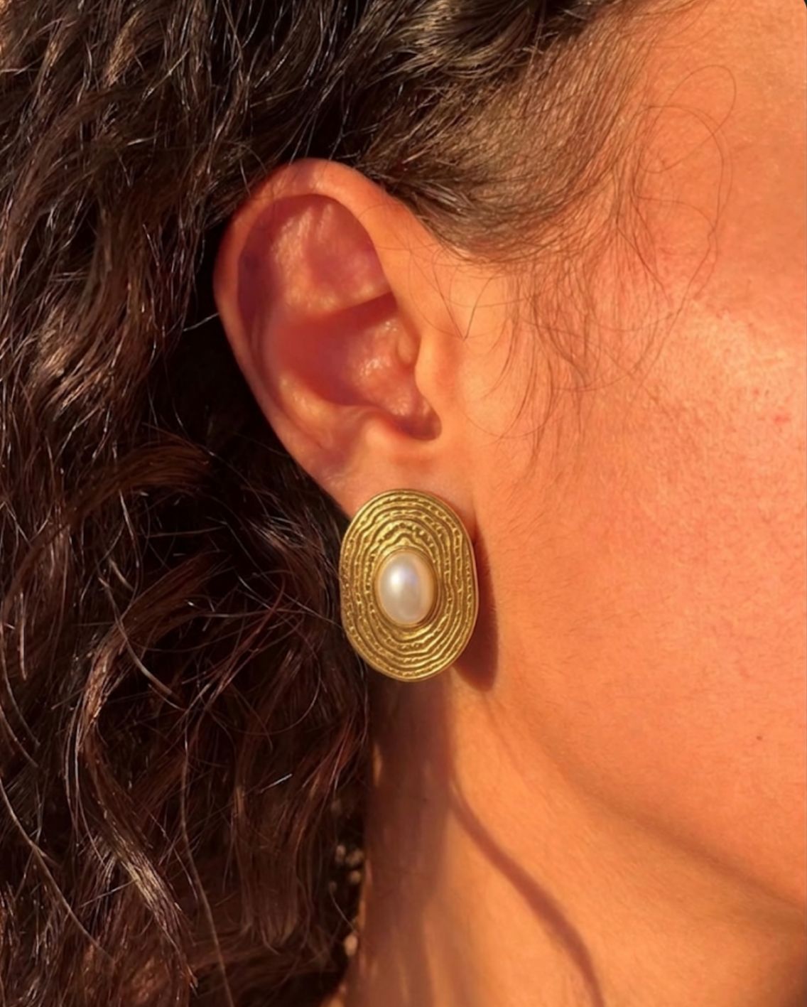 Gold earrings & pearls